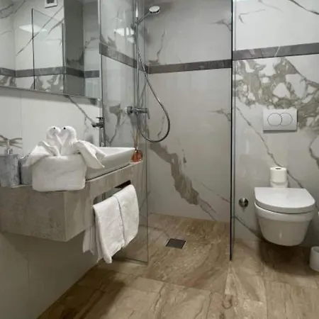 Marija - Five Bedroom With Terrace And Swimming Pool