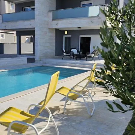 Vila Marija - Five Bedroom With Terrace And Swimming Pool *