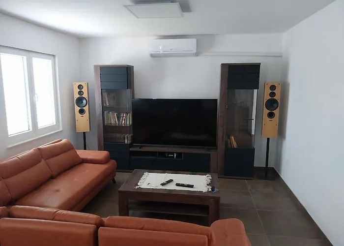 Villa Marija - Five Bedroom With Terrace And Swimming Pool *